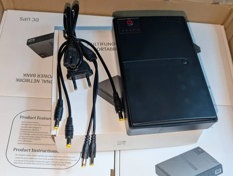 DC1018L UPS 5V/9V/12V DC, PoE 15V/24V, USB — Photo 5