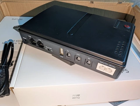DC1018L UPS 5V/9V/12V DC, PoE 15V/24V, USB — Photo 6