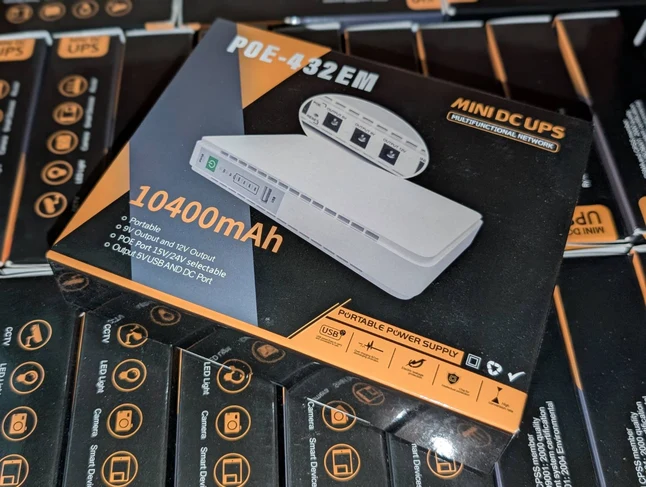 POE-432EM mini UPS 5V/9V/12V DC, PoE 15V/24V, USB, 10400mAh — Photo 2