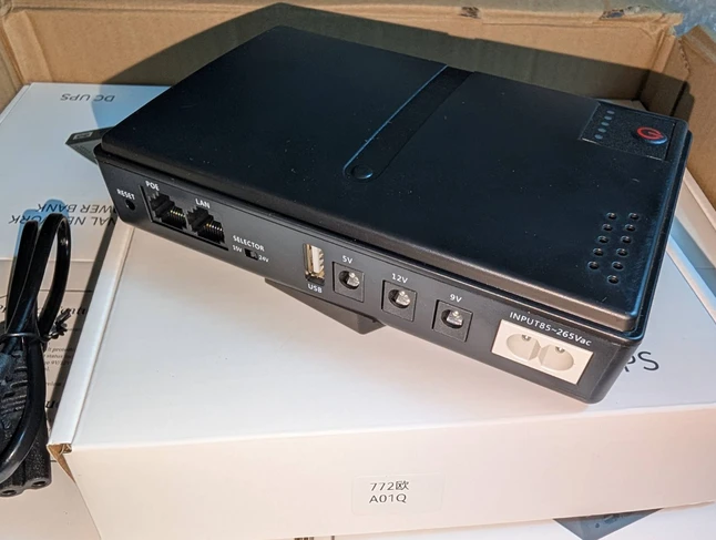 DC1018L UPS 5V/9V/12V DC, PoE 15V/24V, USB — Photo 2